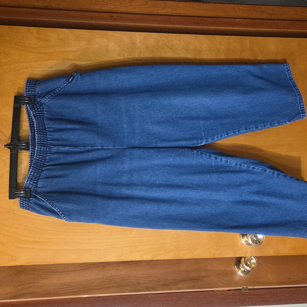 Chic Blue Denim Capri Length Elastic Waist Pants, Size 14 Average